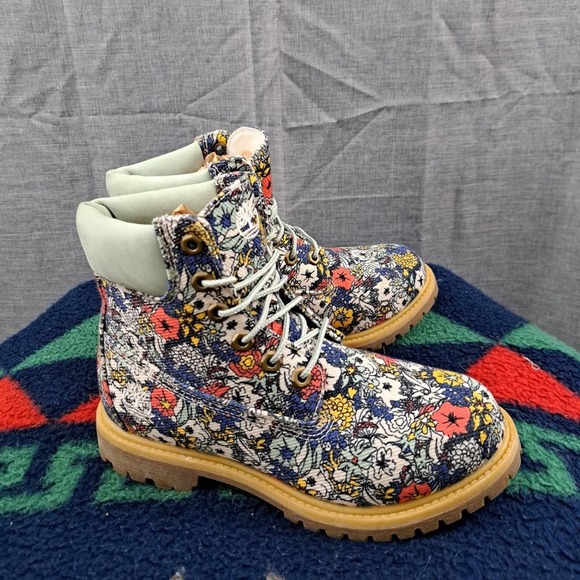 Timberland Womens 6 inch Premium floral boots Size 7 - Picture 2 of 15